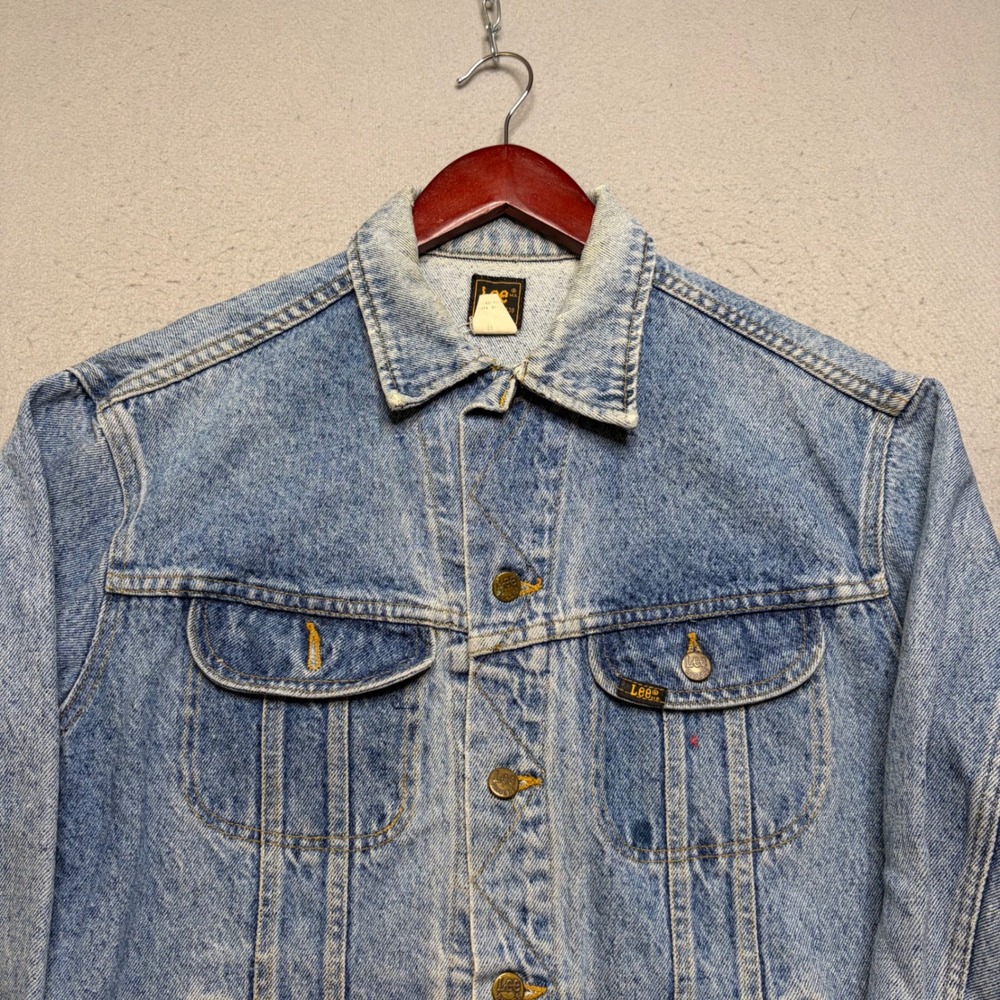 Lee Denim Jacket Mens 46 Blue Vintage 80s Trucker Distressed Acid Wash Patched - Picture 2 of 16